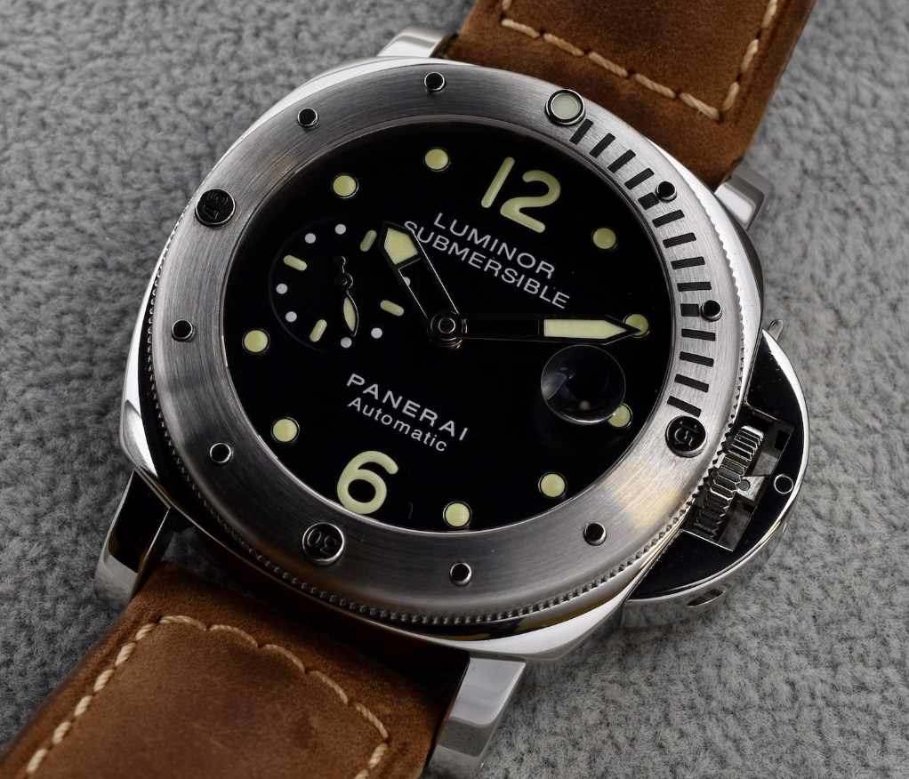 01/50 Panerai Submersible Royal Navy Clearance Dive
