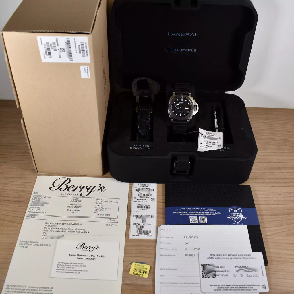 Panerai Submersible 42mm Black Dial PAM00683 2022