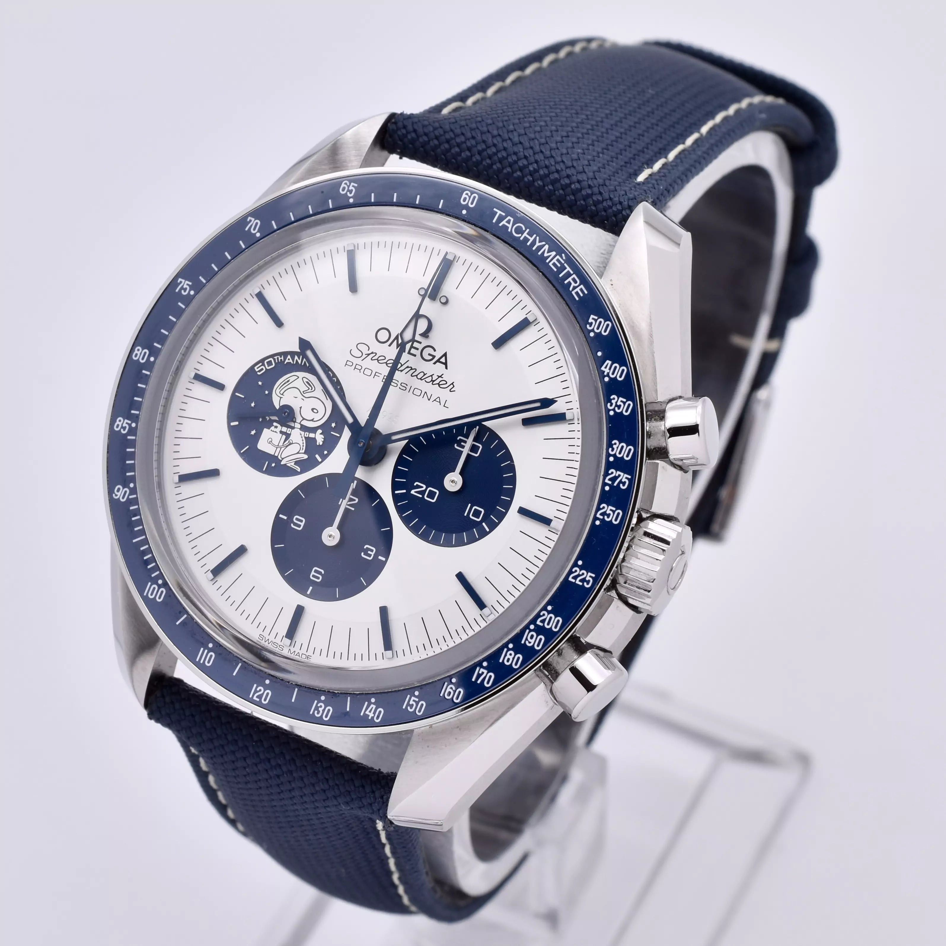 OMEGA Speedmaster Silver Snoopy Award 2023 310.32.42.50.02.001 2023