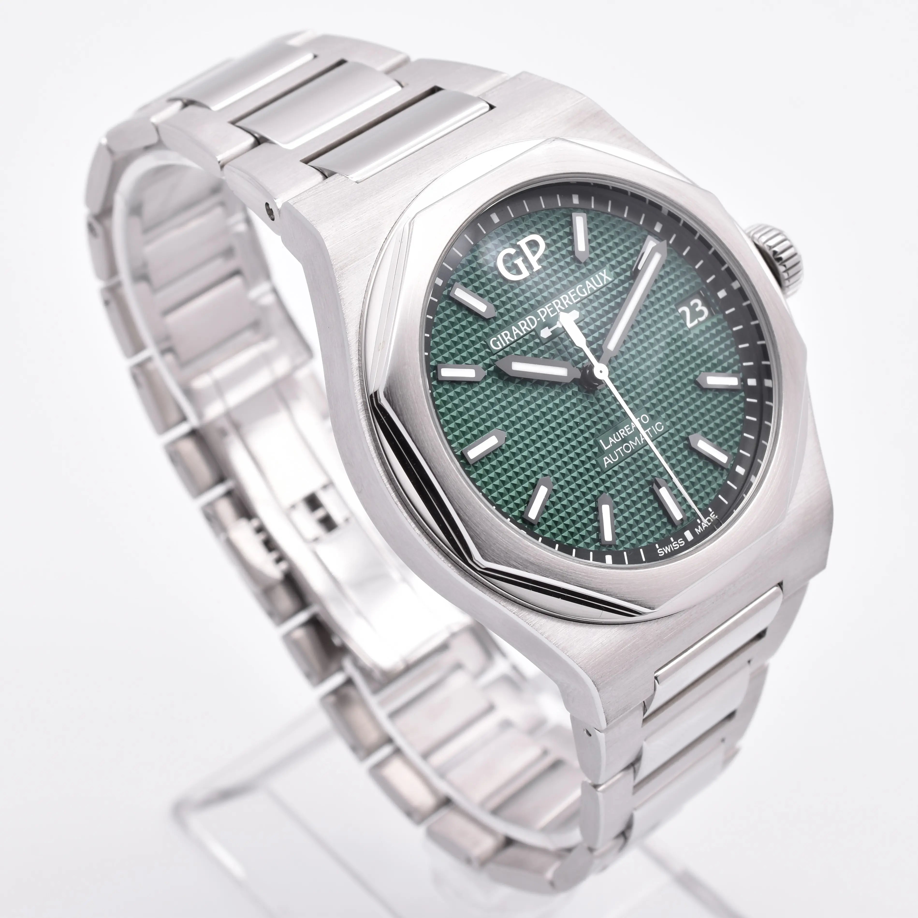 Girard Perregaux Laureato 2023 Full Set 81010-11-3153-1CM 2023