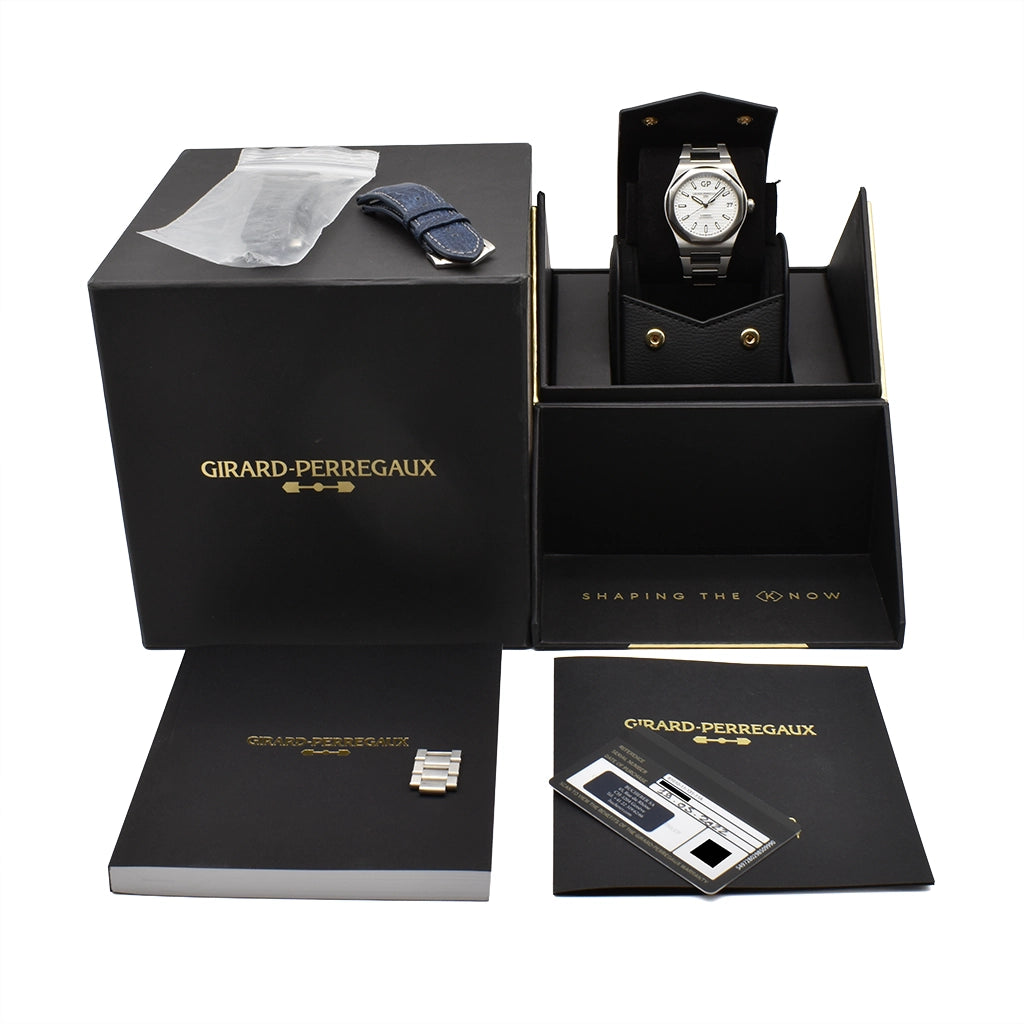 Girard Perregaux Laureato Automatic 42mm 81010-11-131-11A 2022 Box & Papers