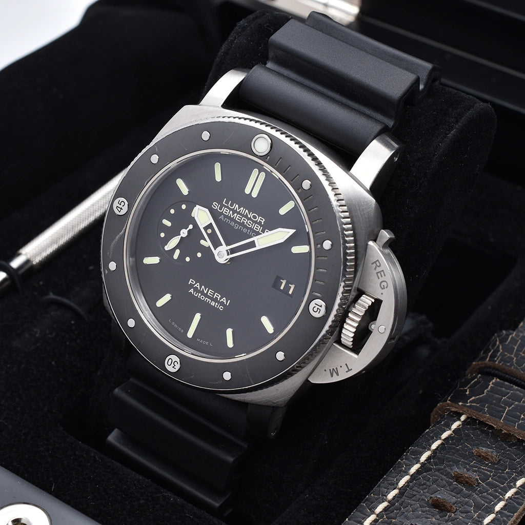 Panerai Submersible 47mm Titanio Amagnetic PAM00389 2014