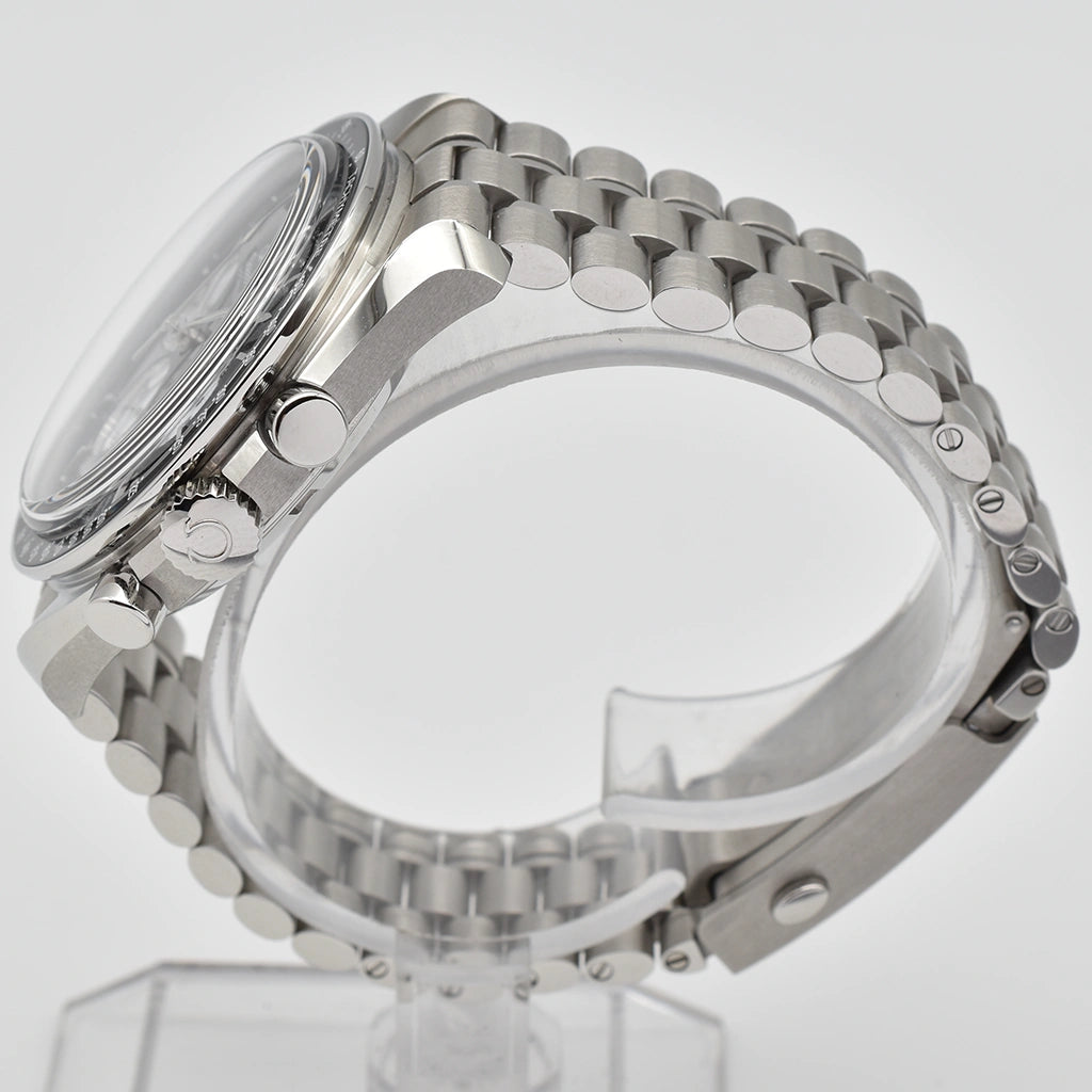 OMEGA Speedmaster Moonwatch Reverse Panda Sapphire 310.30.42.50.01.004 2026 Box & Papers