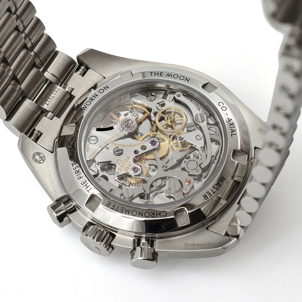 OMEGA Speedmaster Moonwatch Reverse Panda Sapphire 310.30.42.50.01.004 2026 Box & Papers