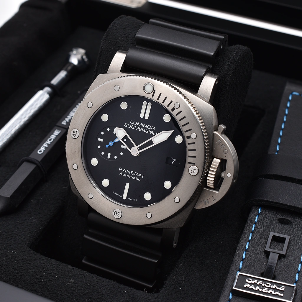 Panerai Submersible Titanium 47mm 2018 Box & Papers PAM01305