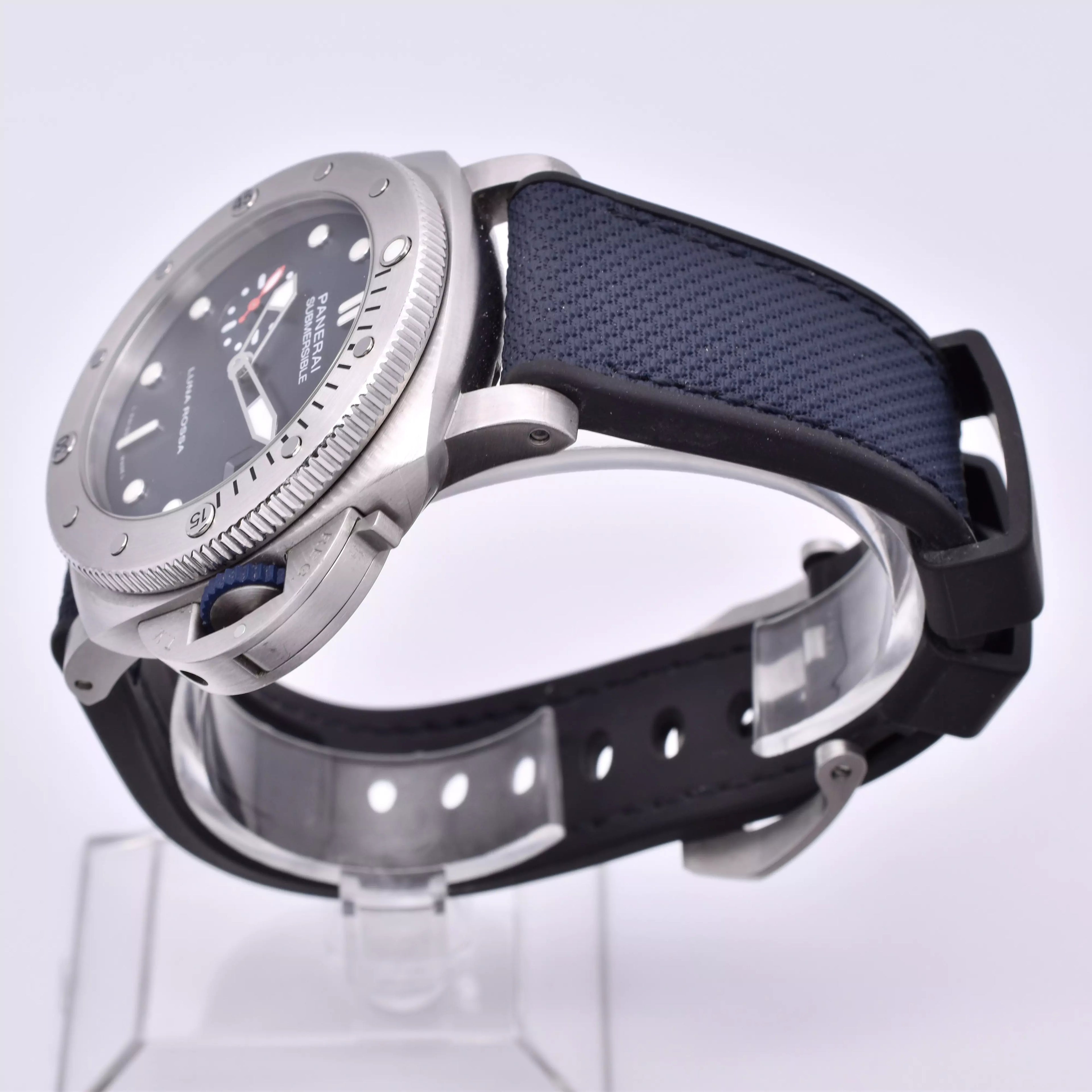 Panerai Submersible Luna Rossa 44mm PAM01391 2023