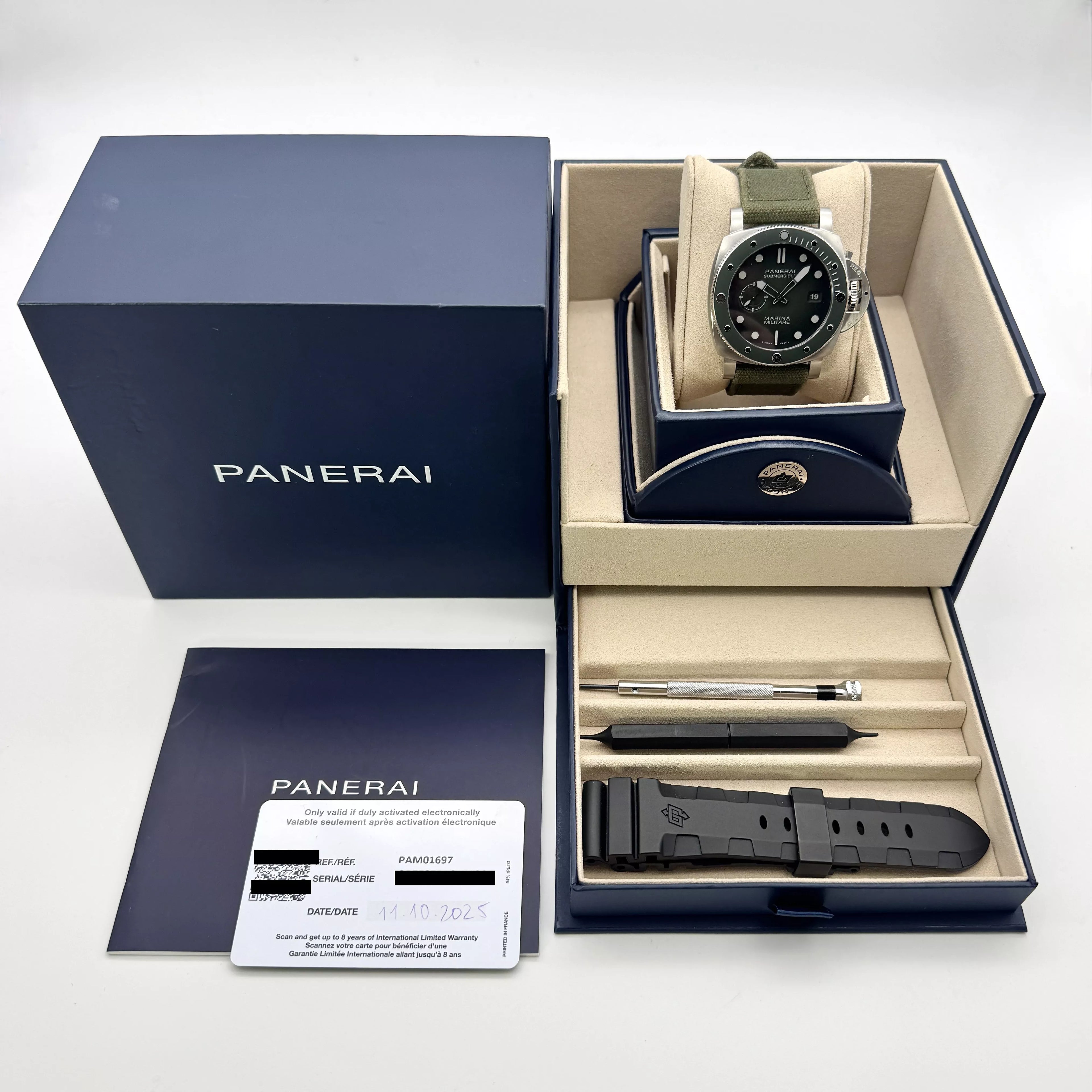 Panerai Submersible 44mm 2025 PAM01697 2025