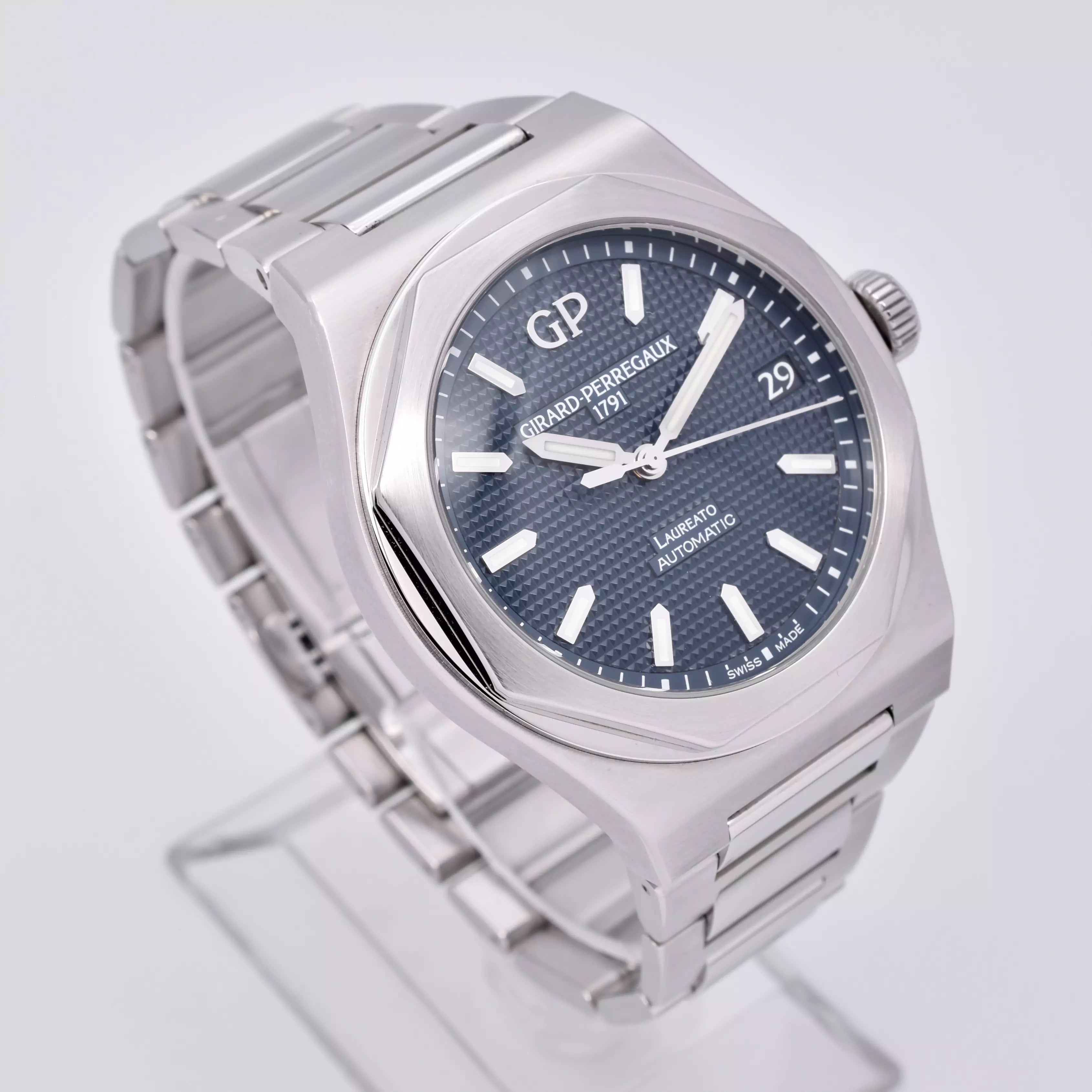 Girard Perregaux Laureato Automatic 42mm 81010-11-431-11A 2022