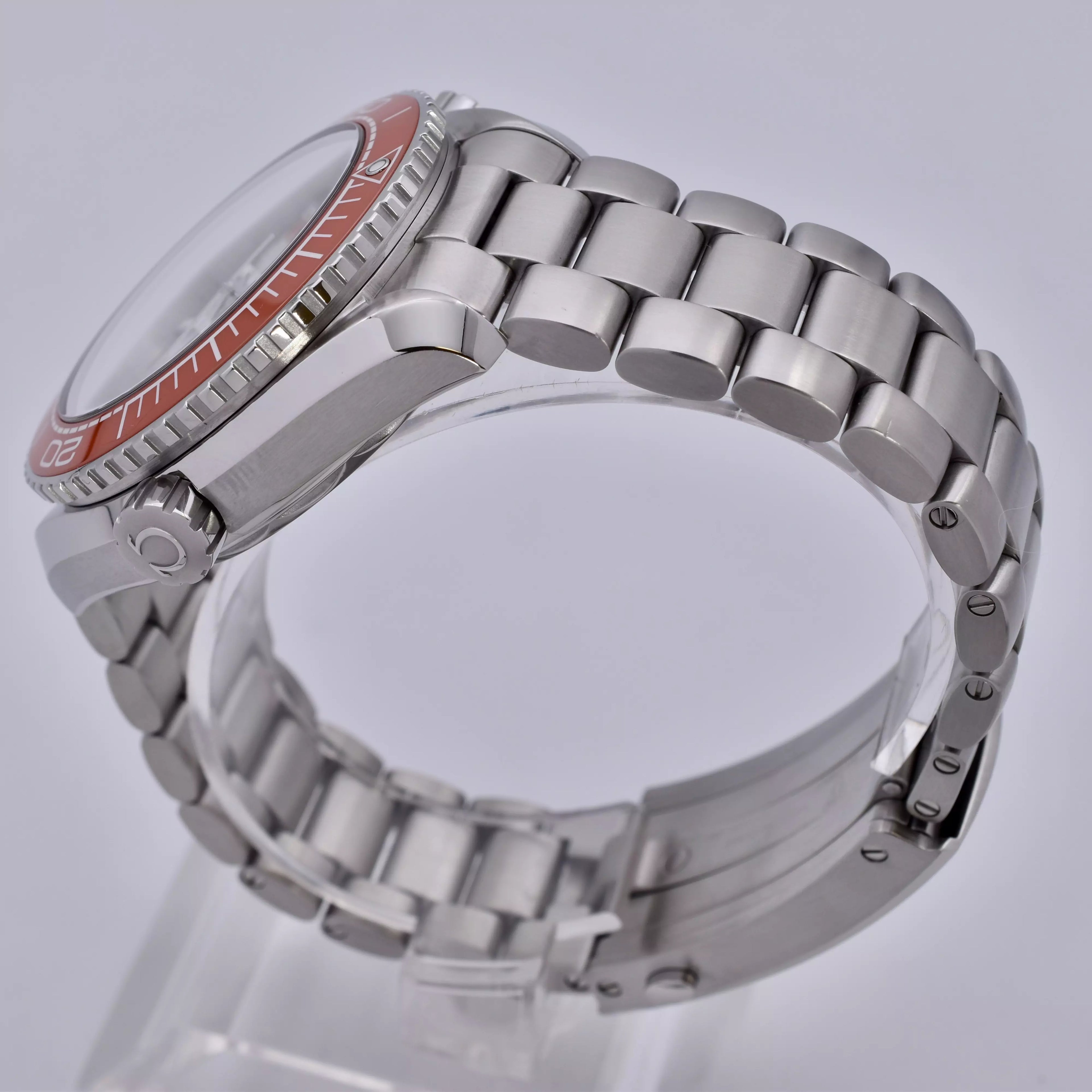 OMEGA Seamaster Planet Ocean 600m 43.5mm 215.30.44.21.04.001 2022