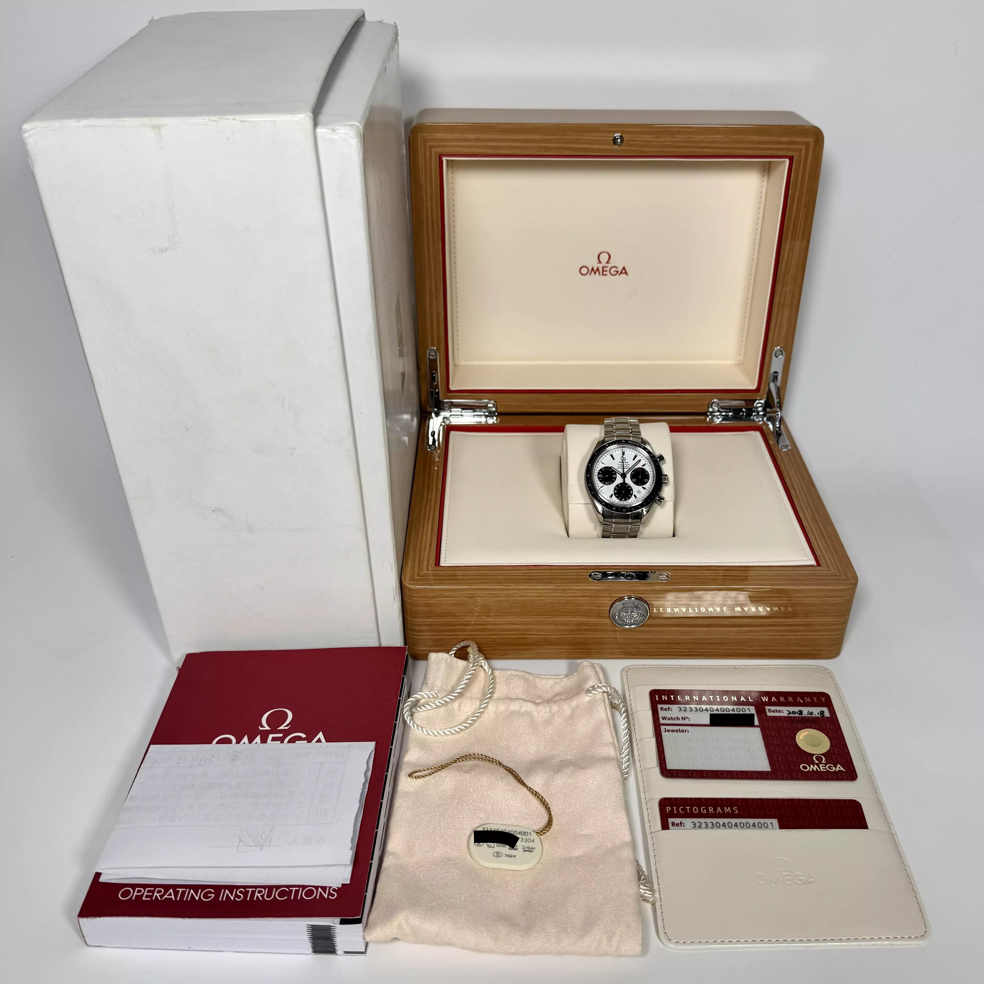 OMEGA Speedmaster Date 40mm 2018 323.30.40.40.04.001 2018