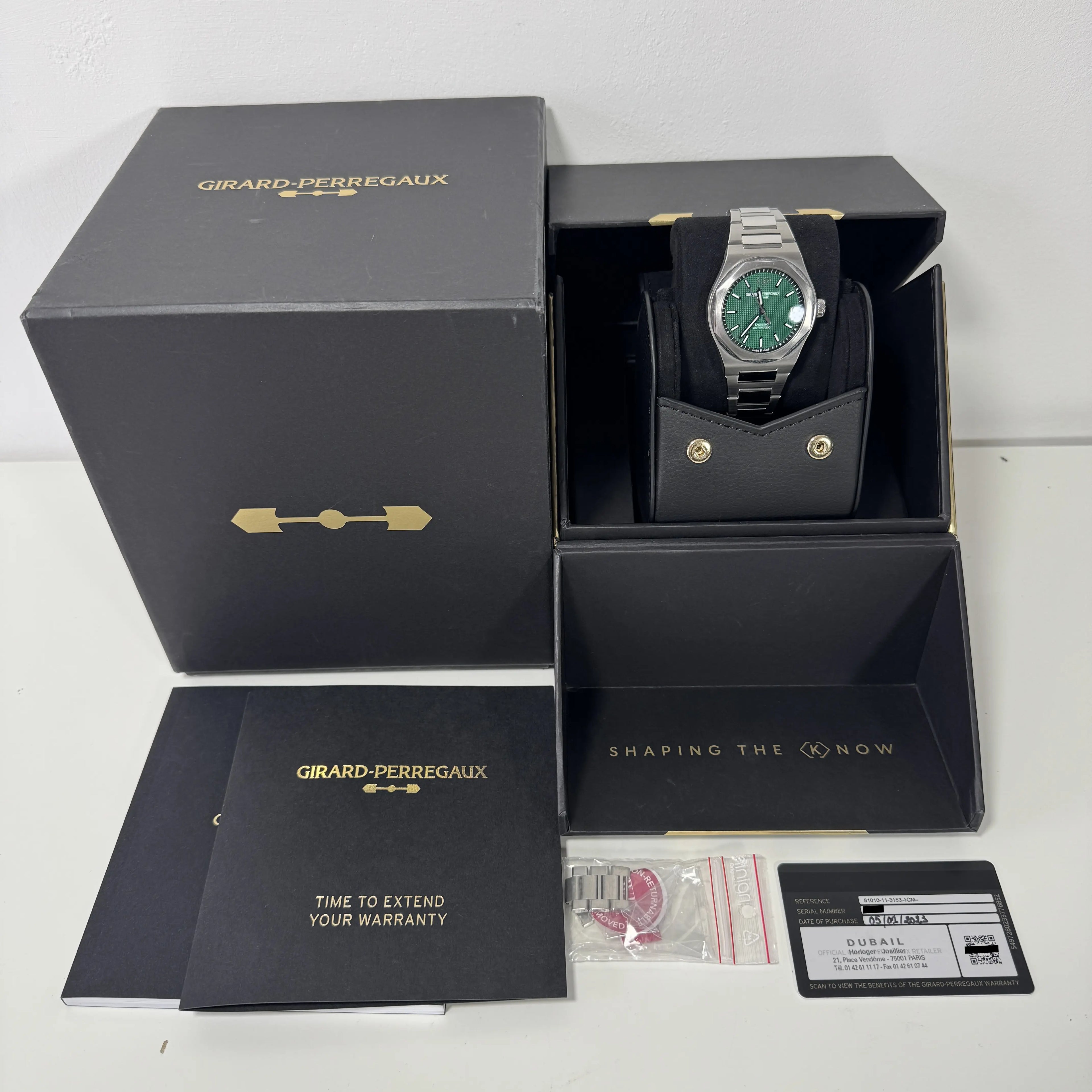 Girard Perregaux Laureato 2023 Full Set 81010-11-3153-1CM 2023