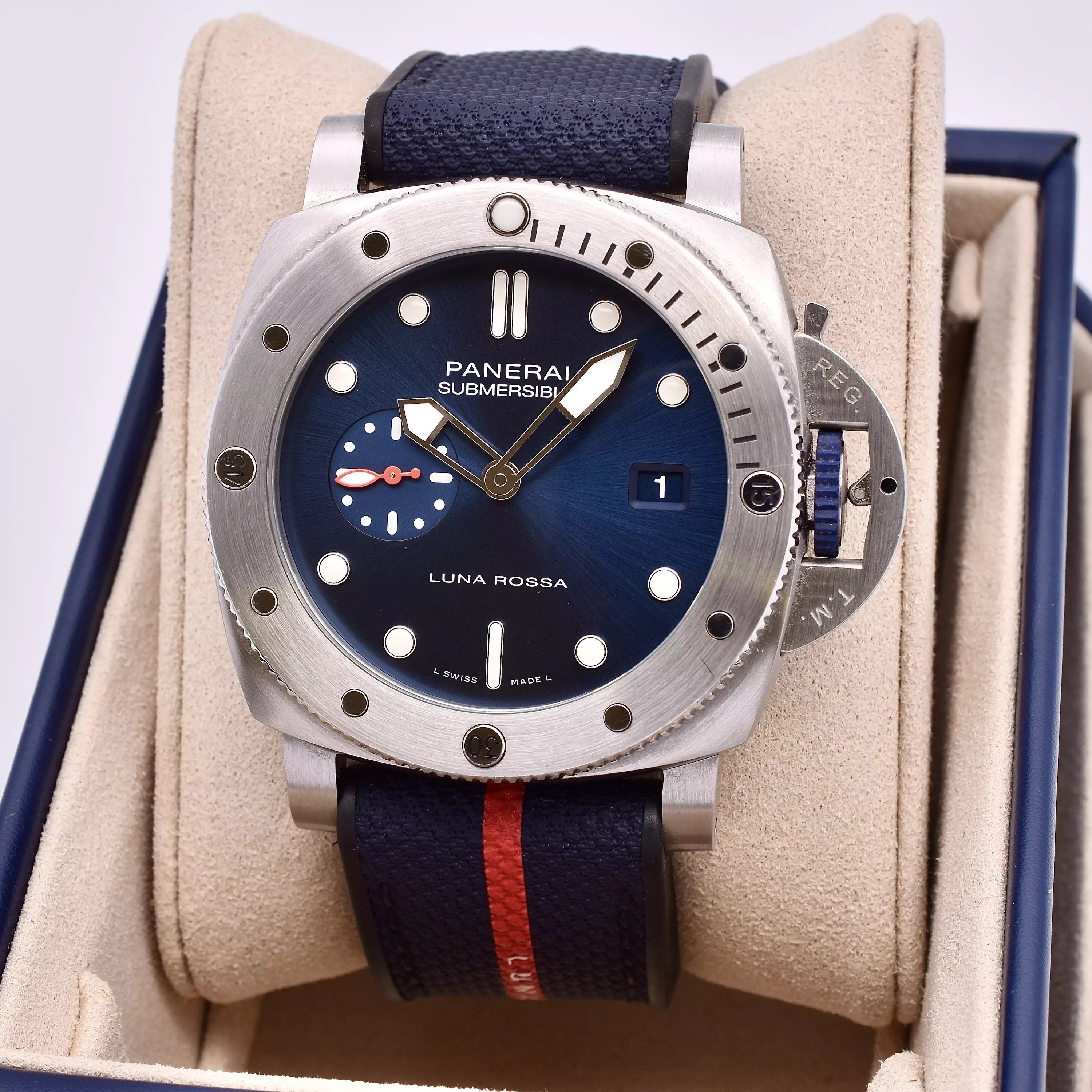 Panerai Submersible Luna Rossa 44mm PAM01391 2023